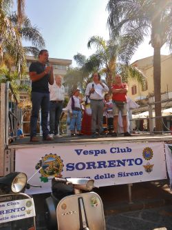 LAPILLI Lintervento del Sindaco di Piano di Sorrento Giovanni Ruggiero Raduno Vespa Club