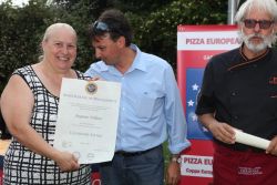 LAPILLI Flavia Ferraro riceve riconoscimento per Augusto Folliero IMG 3542