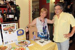Angela ViLAPILLI ola premia Giuseppe Liguori vinvitore della 5 tappa IMG 4438
