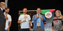 LAPILLIUmberto Fornito premia la famiglia Folliero IMG 9375