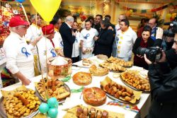 LAPILLI Intervista a Carmela Abbate Davide Civitiello e Sergio Miccù davanti al tavolo dei fratelli Giustiniani IMG 6375