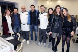 LAPILLI Lintera famiglia Urzitelli con i personaggi TV di Made in Sud IMG 6501