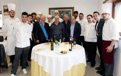 LAPILLI Giuria Concorrenti ed al centro Izzo tra De Girolamo e Sequino IMG 8019