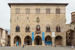 LAPILLI Leggere la città Pistoia Palazzo comunale3