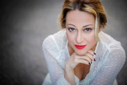 Lara Sansone 1 250