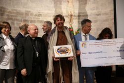 Locandina Foto gruppo 250