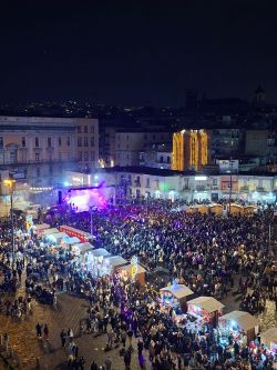 Foto Piazza Mercato 250