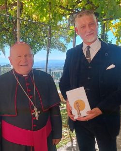 Mons. Sorrentino e Ministro Giuli 250